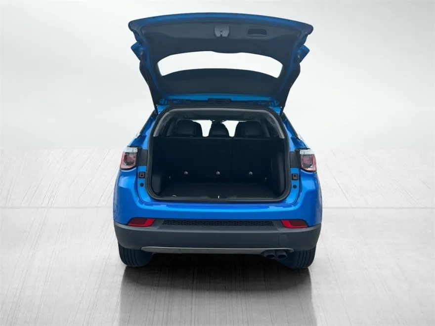2022 Jeep Compass Limited photo 1