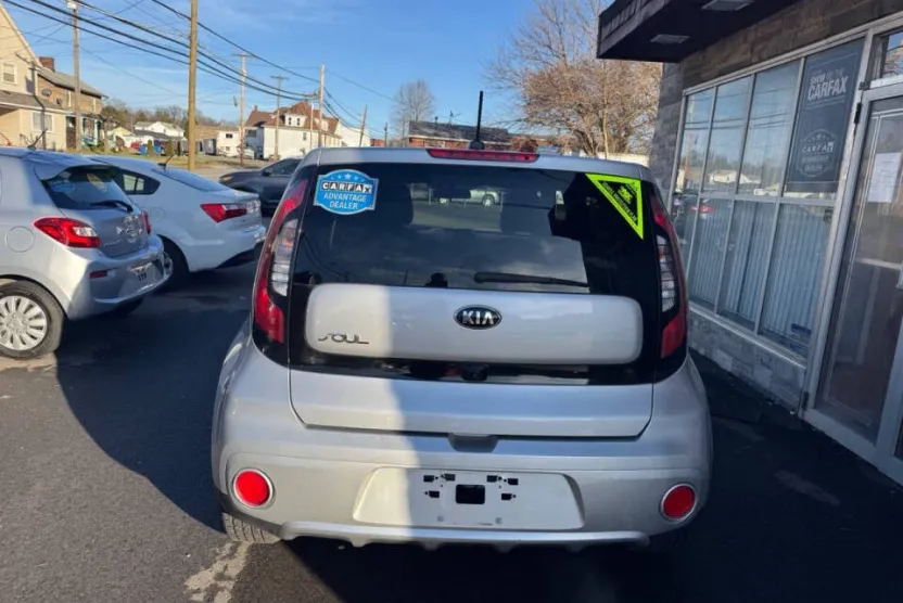 2017 Kia Soul Plus photo 1