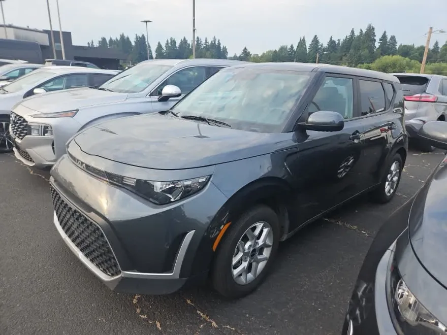 2023 Kia Soul LX photo 1