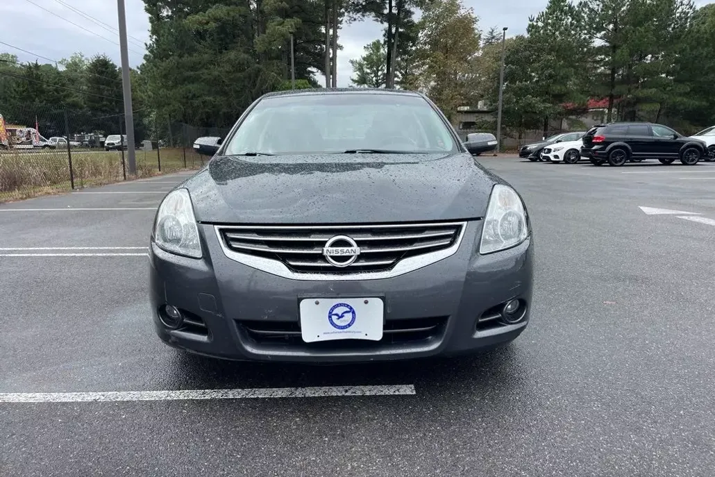 2011 Nissan Altima 3.5 SR photo 1
