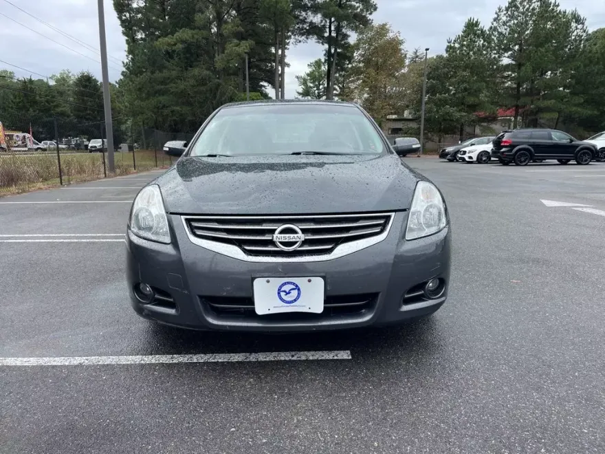 2011 Nissan Altima 3.5 SR photo 1