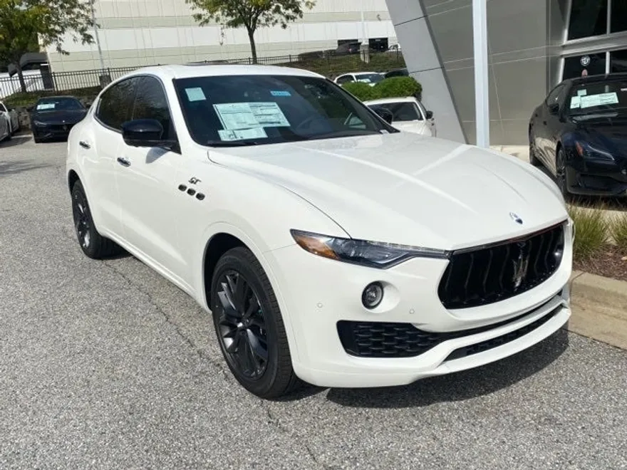 2024 Maserati Levante GT photo 1