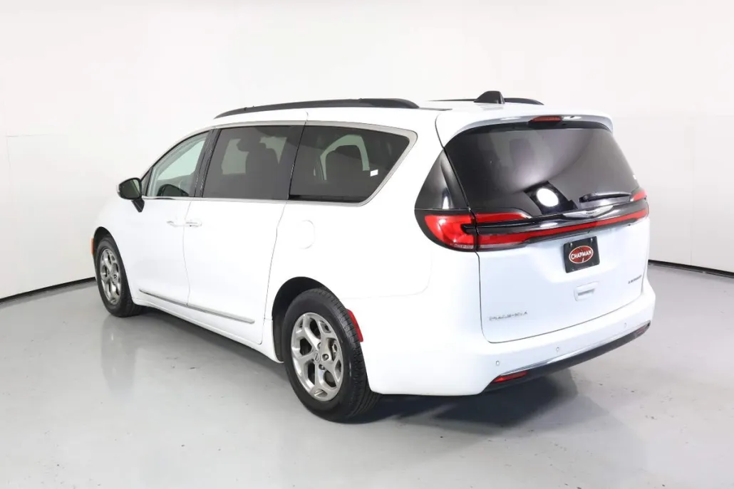 2023 Chrysler Pacifica Limited photo 1