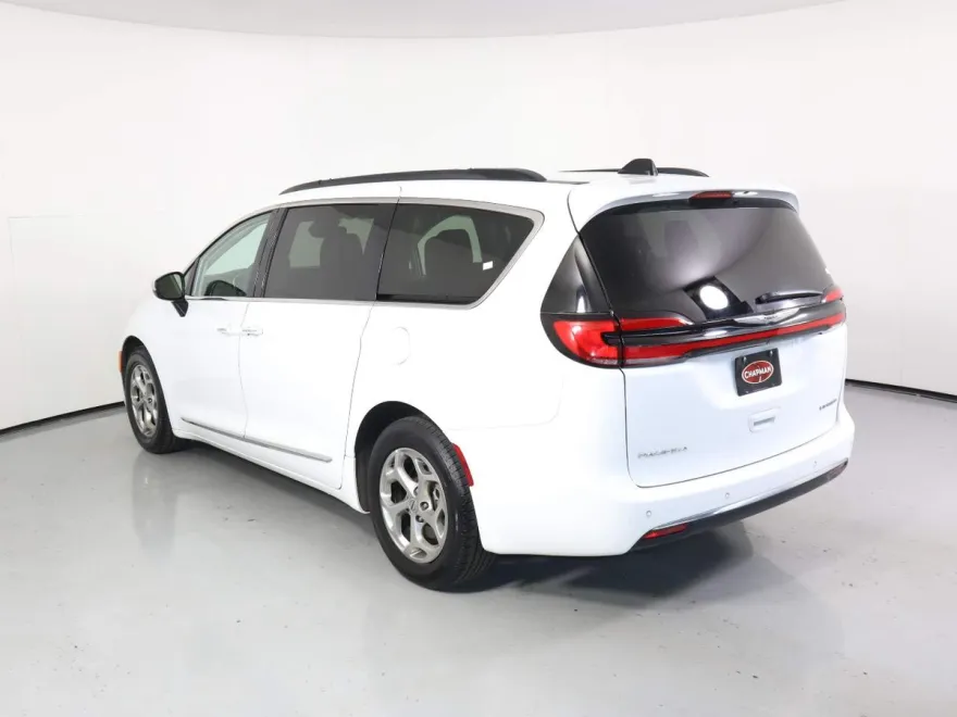 2023 Chrysler Pacifica Limited photo 1