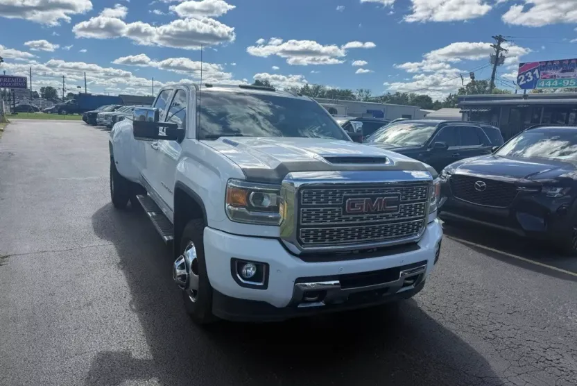 2019 Gmc Sierra HD Denali photo 1