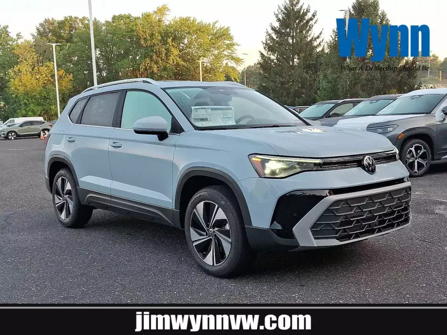 2025 Volkswagen Taos SE photo 1
