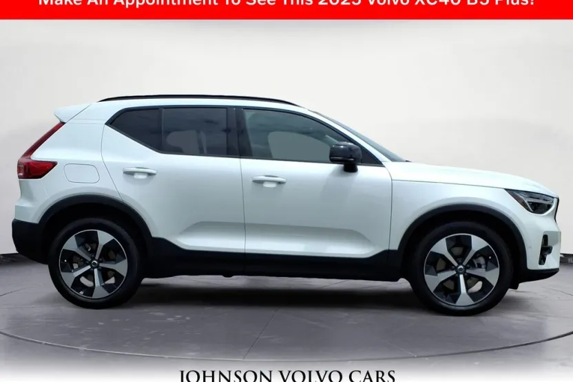 2025 Volvo XC40 Plus AWD photo 1