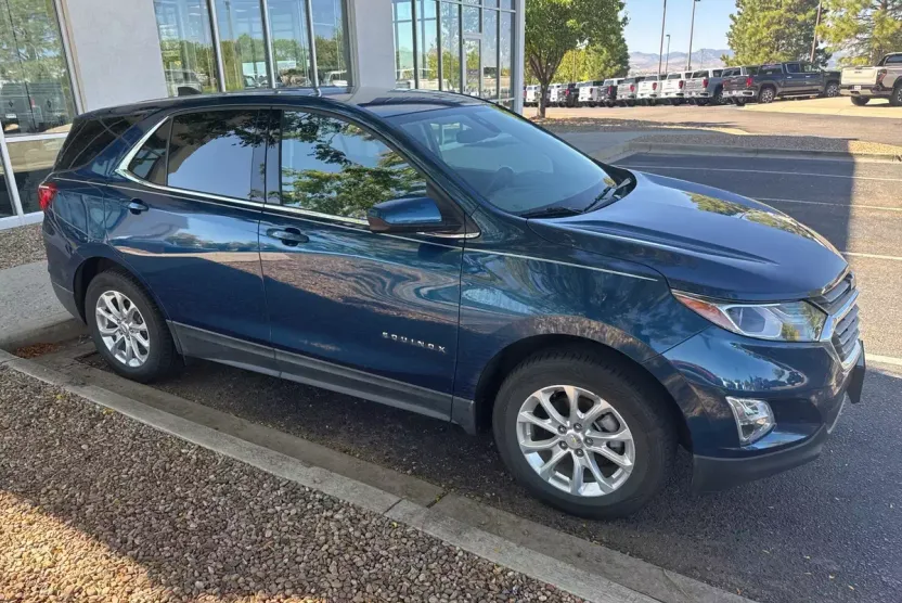 2020 Chevrolet Equinox LT photo 1