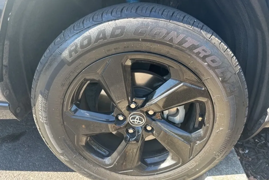 2020 Toyota RAV4 Hybrid XSE photo 1
