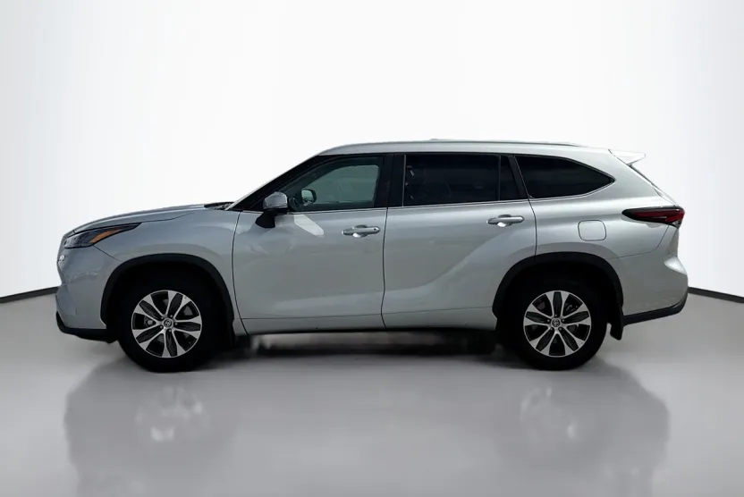 2024 Toyota Highlander XLE photo 1