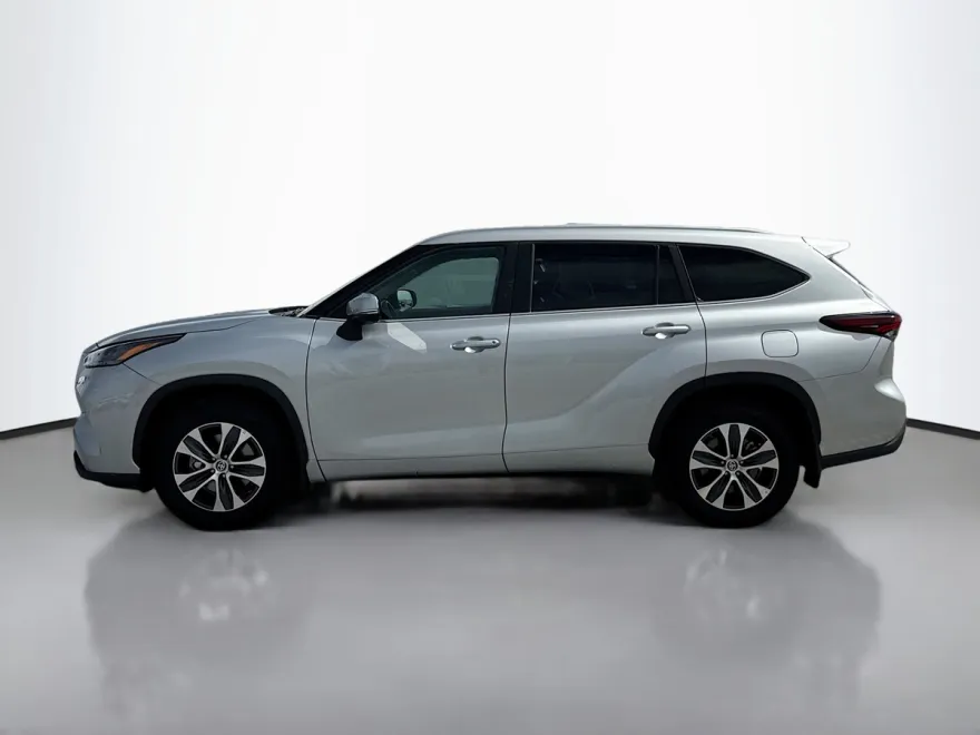 2024 Toyota Highlander XLE photo 1