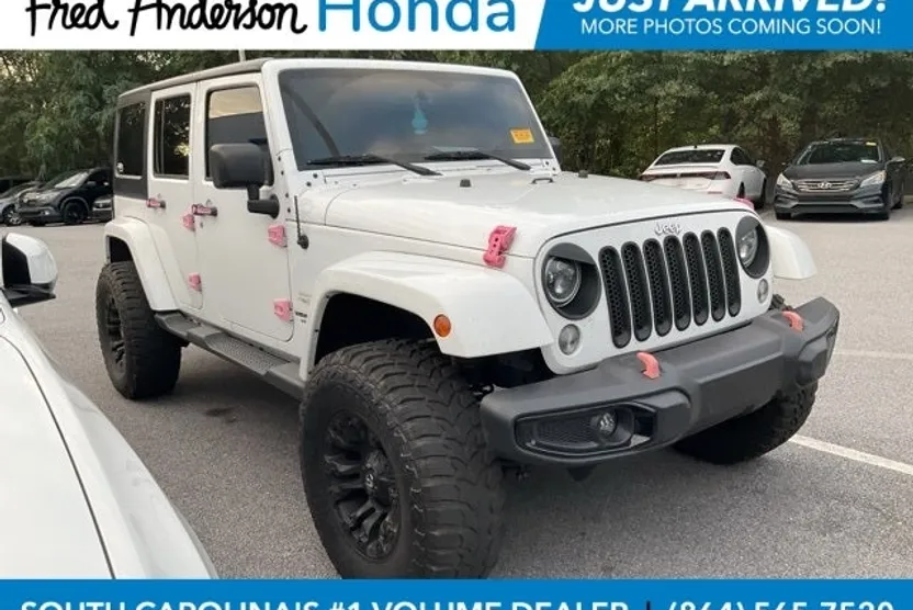 2015 Jeep Wrangler Unlimited Sahara photo 1