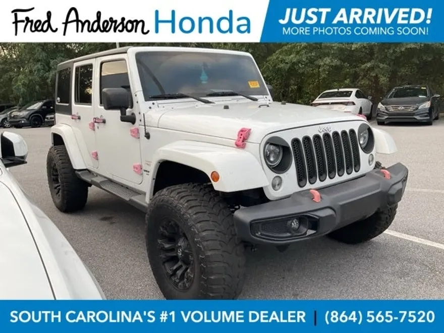 2015 Jeep Wrangler Unlimited Sahara photo 1