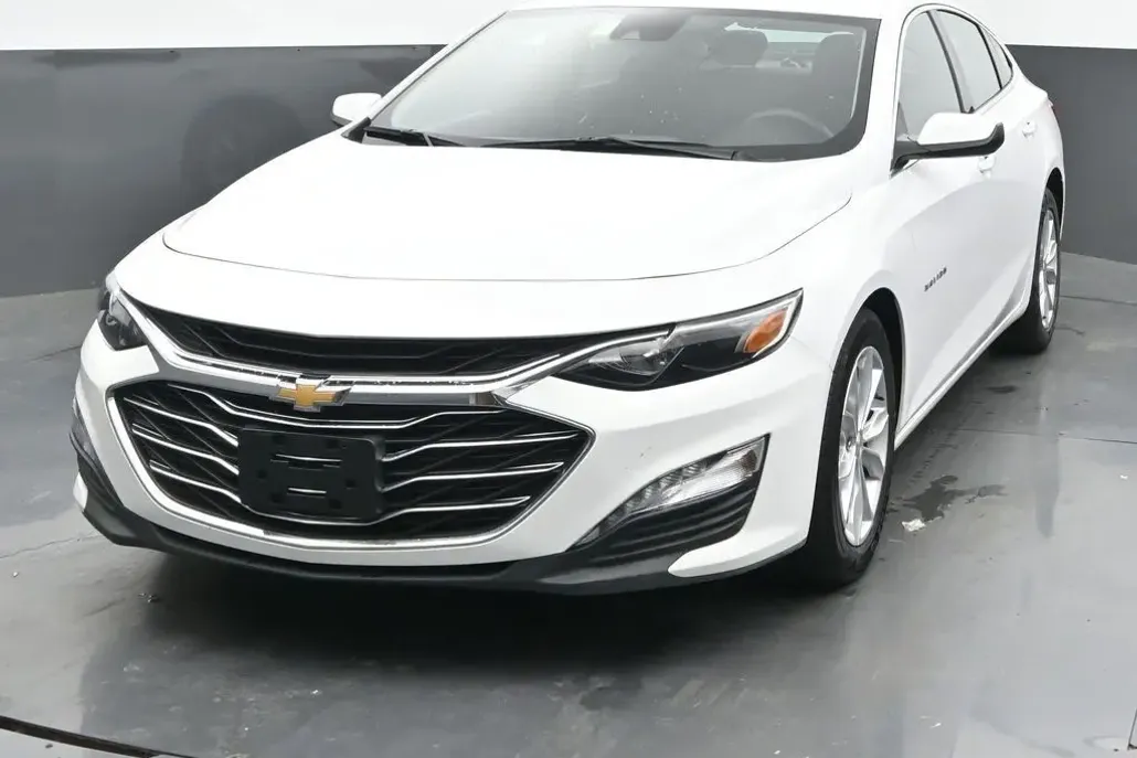 2024 Chevrolet Malibu 1LT photo 1