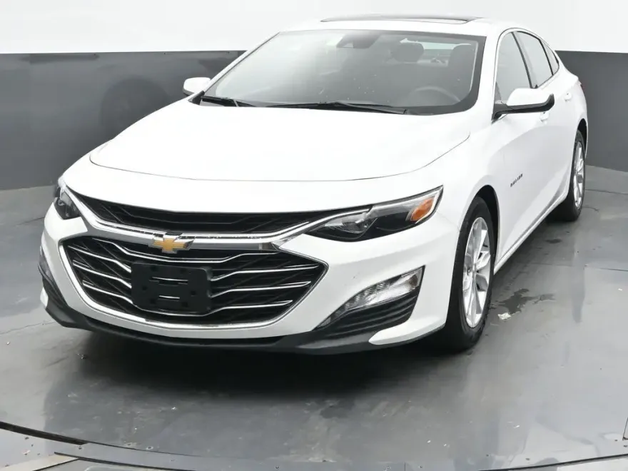2024 Chevrolet Malibu 1LT photo 1