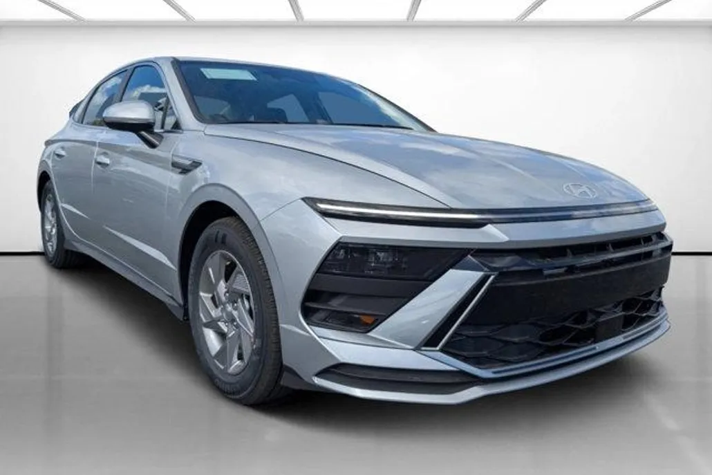 2025 Hyundai Sonata SE photo 1