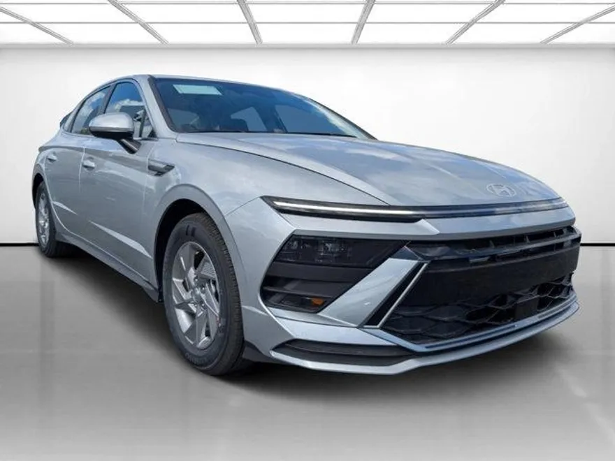 2025 Hyundai Sonata SE photo 1