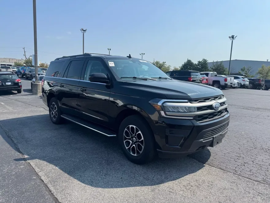 2023 Ford Expedition MAX XLT photo 1