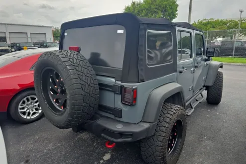 2013 Jeep Wrangler Unlimited Rubicon photo 3