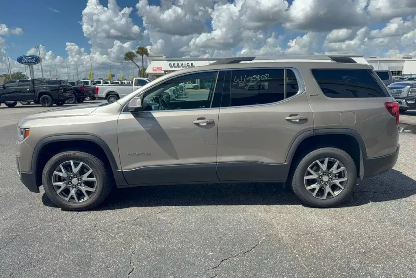 2023 Gmc Acadia SLT photo 1