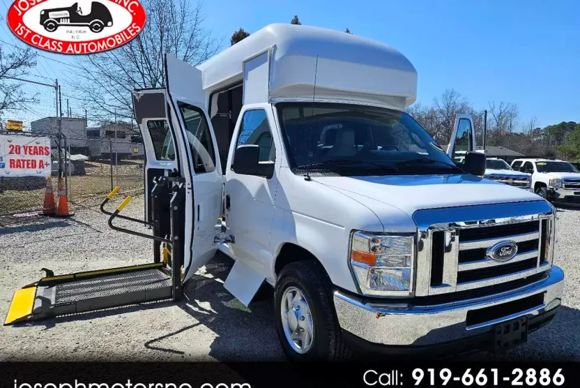 2014 Ford E-350 XLT photo 1