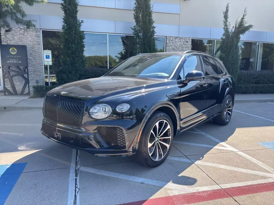 2024 Bentley Bentayga V8 photo 1