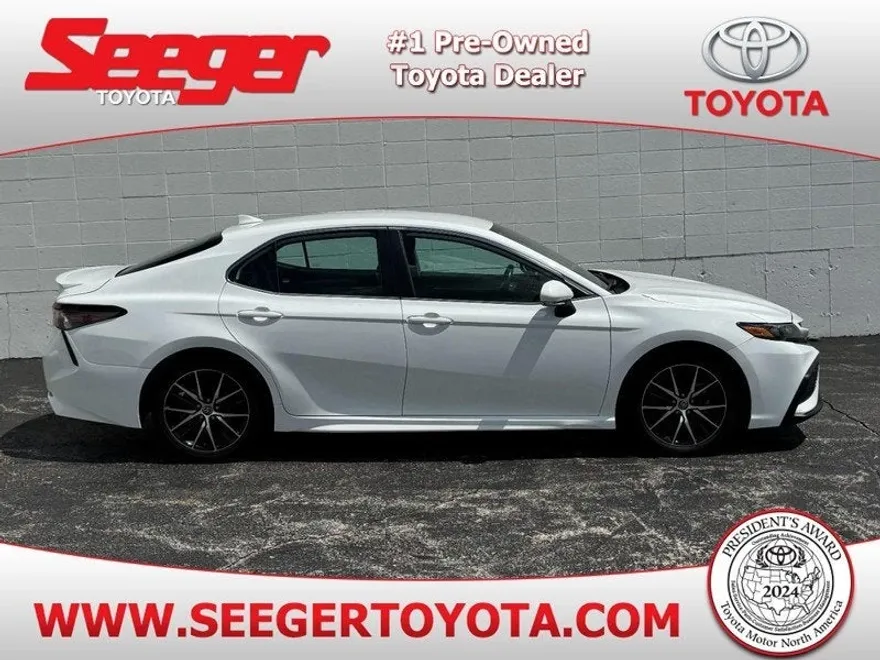 2023 Toyota Camry SE photo 1