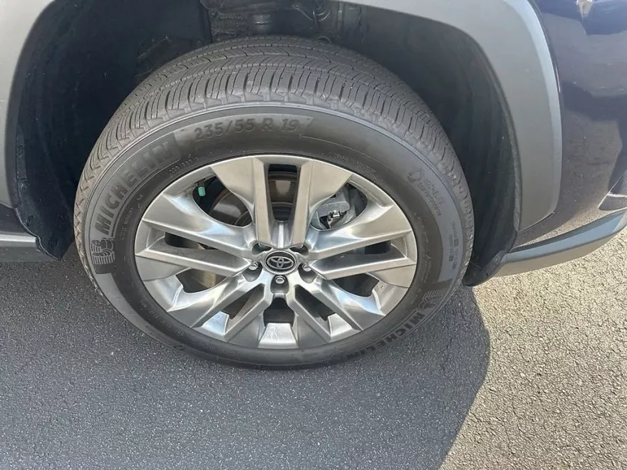 2024 Toyota RAV4 XLE Premium photo 1