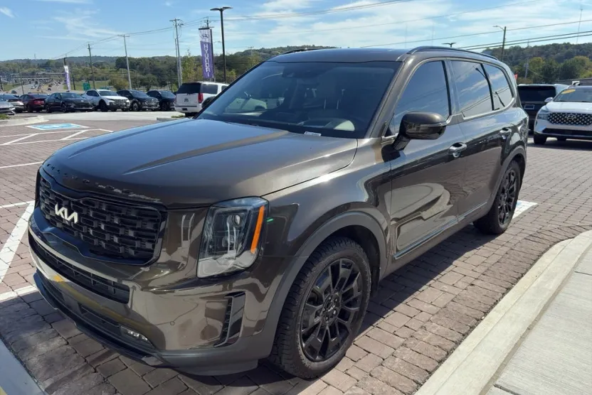 2022 Kia Telluride SX photo 1