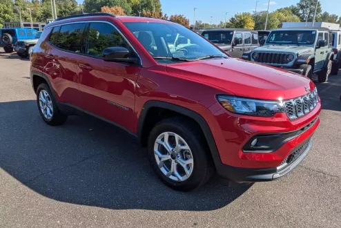 2025 Jeep Compass Latitude photo 3