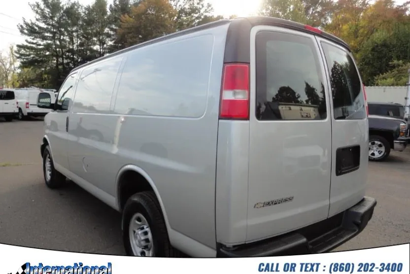 2017 Chevrolet Express Cargo Van 2500 photo 1