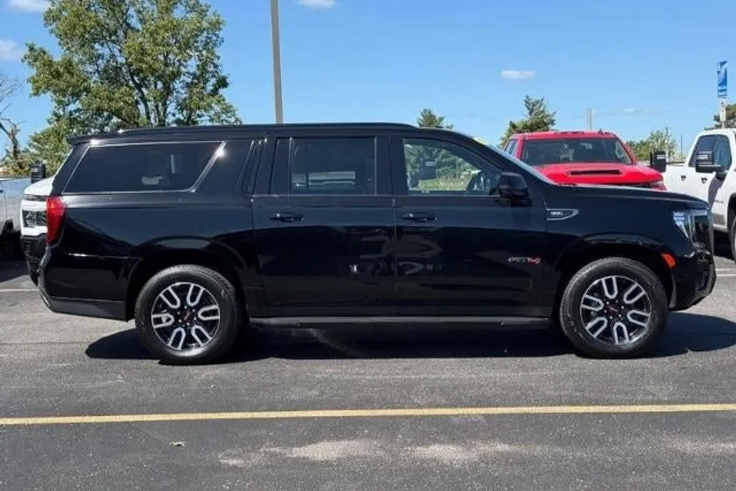 2021 Gmc Yukon XL AT4 photo 1