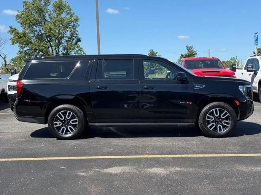 2021 Gmc Yukon XL AT4 photo 1