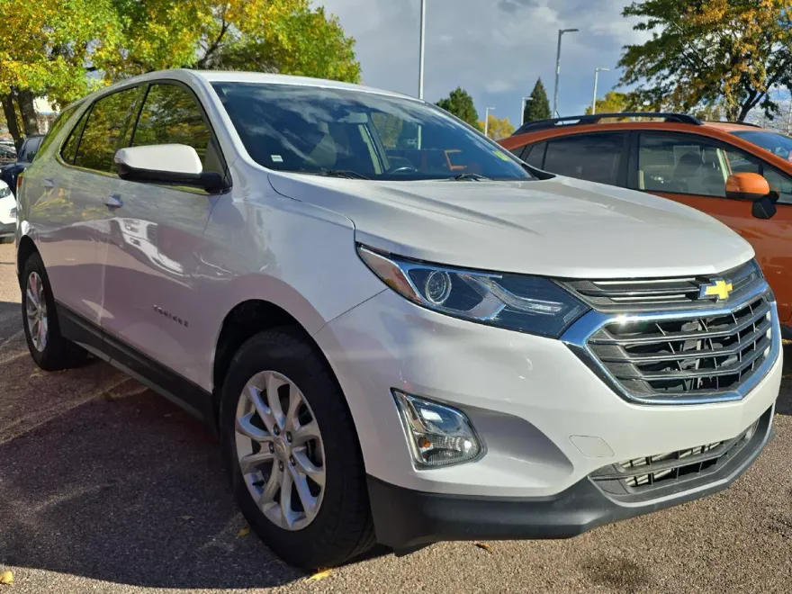 2019 Chevrolet Equinox LT photo 1