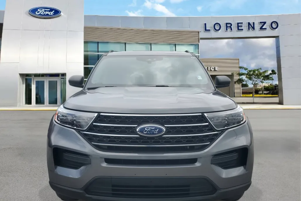 2023 Ford Explorer XLT photo 1