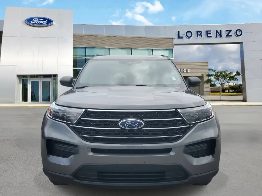 2023 Ford Explorer XLT photo 1