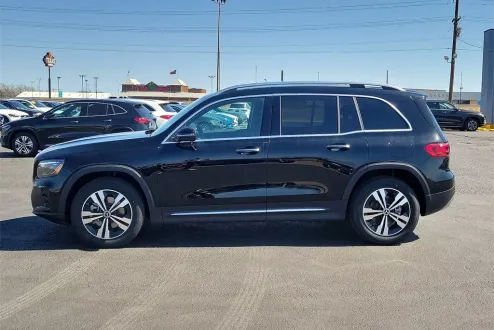 2025 Mercedes Benz GLB 250 photo 2