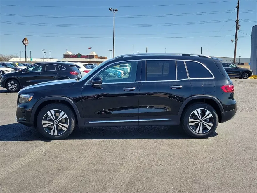 2025 Mercedes Benz GLB 250 photo 2