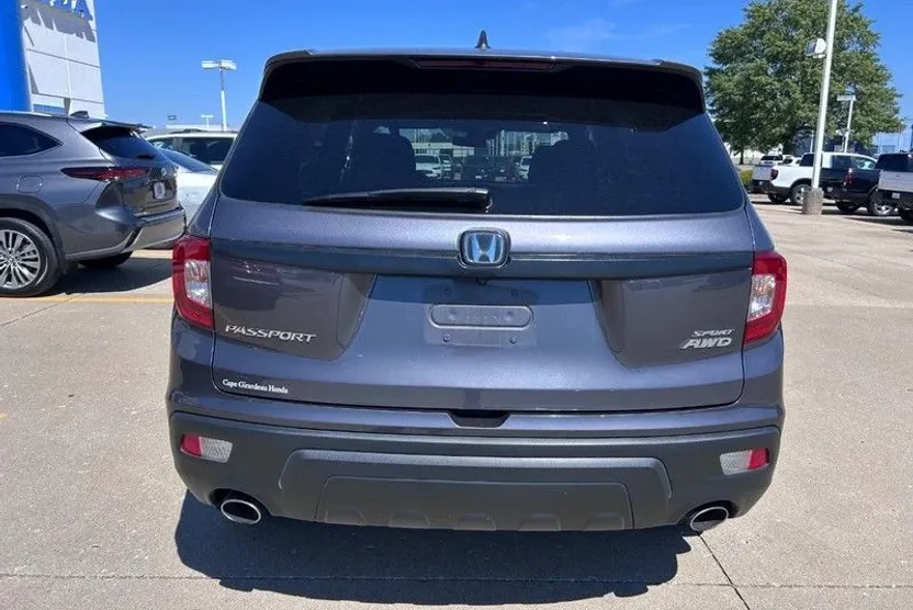 2021 Honda Passport Sport photo 1