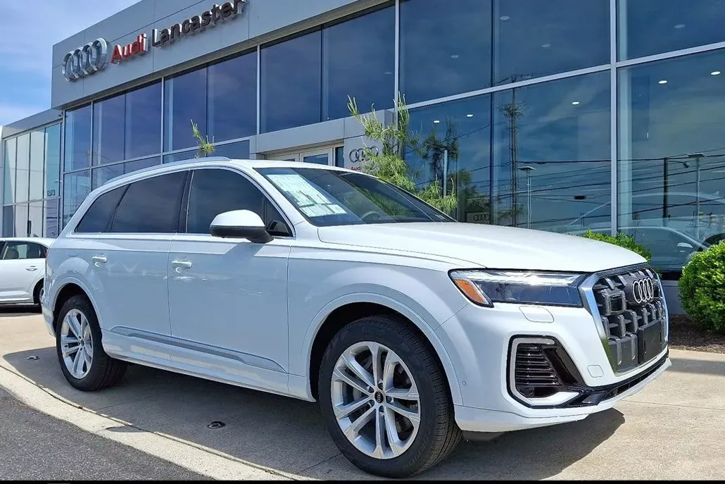 2025 Audi Q7 55 Premium Plus photo 1