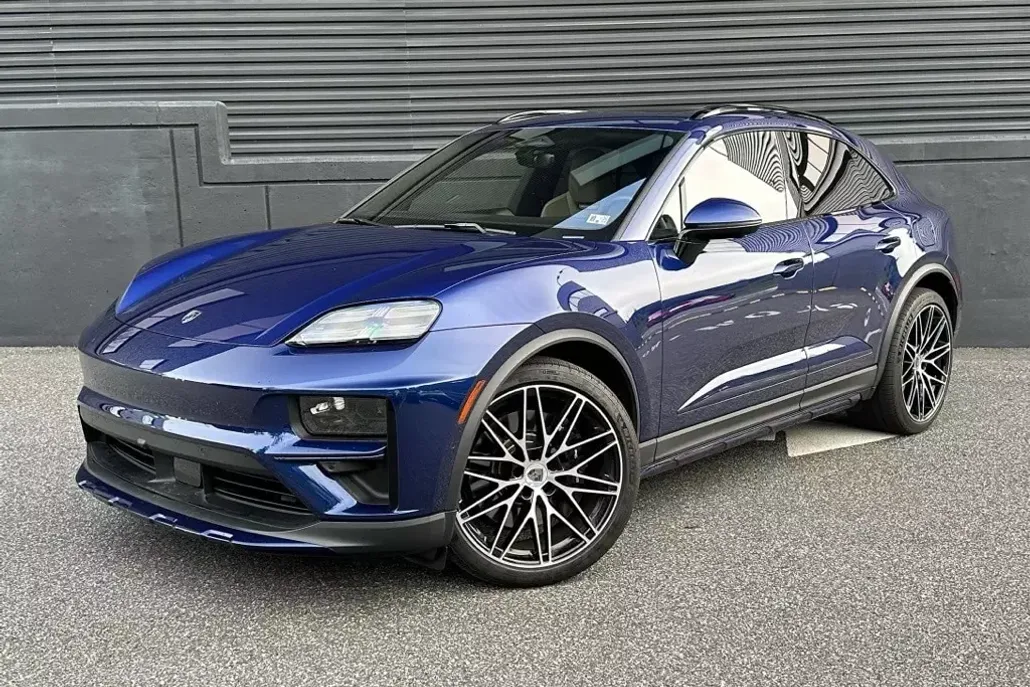 2024 Porsche Macan Electric Turbo photo 1