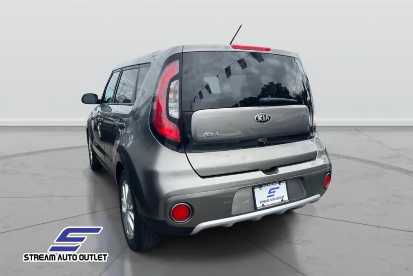 2017 Kia Soul Plus photo 1