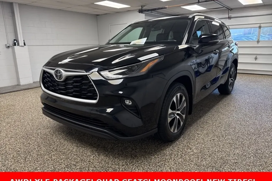 2022 Toyota Highlander XLE photo 1