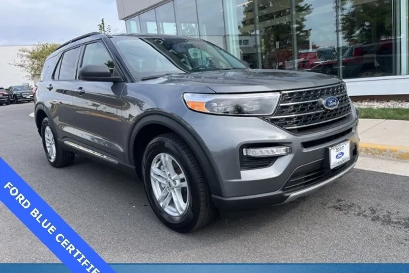 2023 Ford Explorer XLT photo 1
