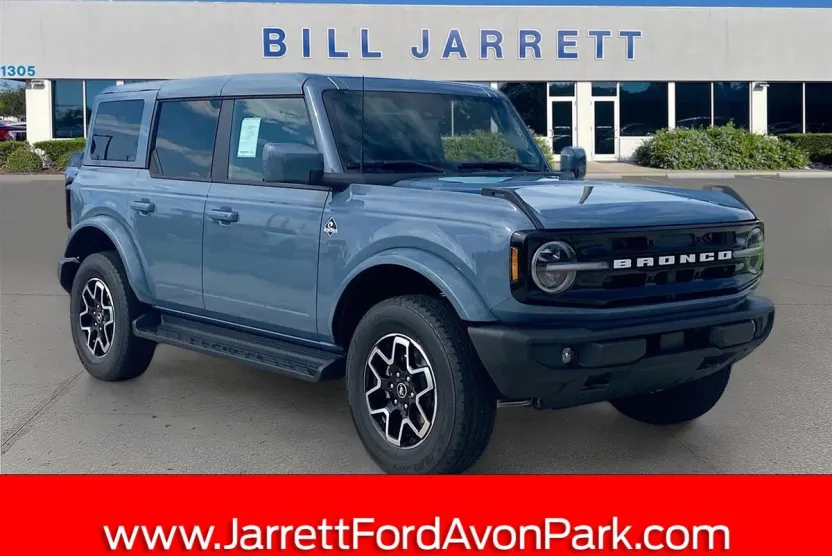 2025 Ford Bronco Outer Banks photo 1