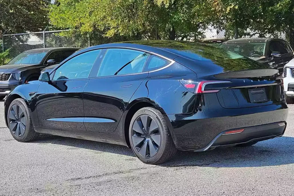 2025 Tesla Model 3 Long Range photo 1