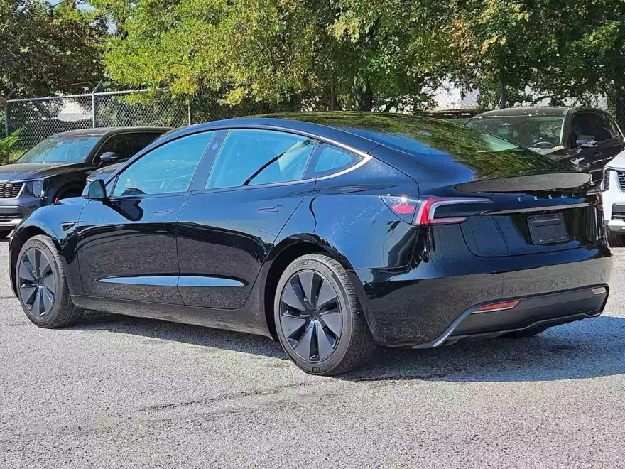 2025 Tesla Model 3 Long Range photo 1