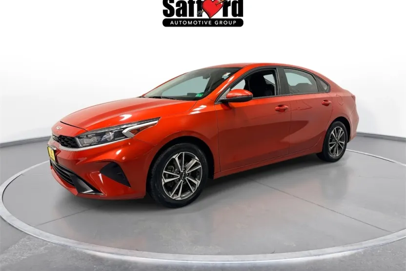 2023 Kia Forte LXS photo 1