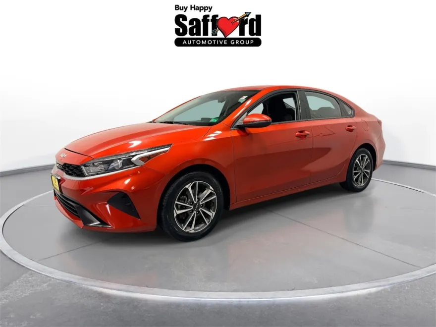 2023 Kia Forte LXS photo 1