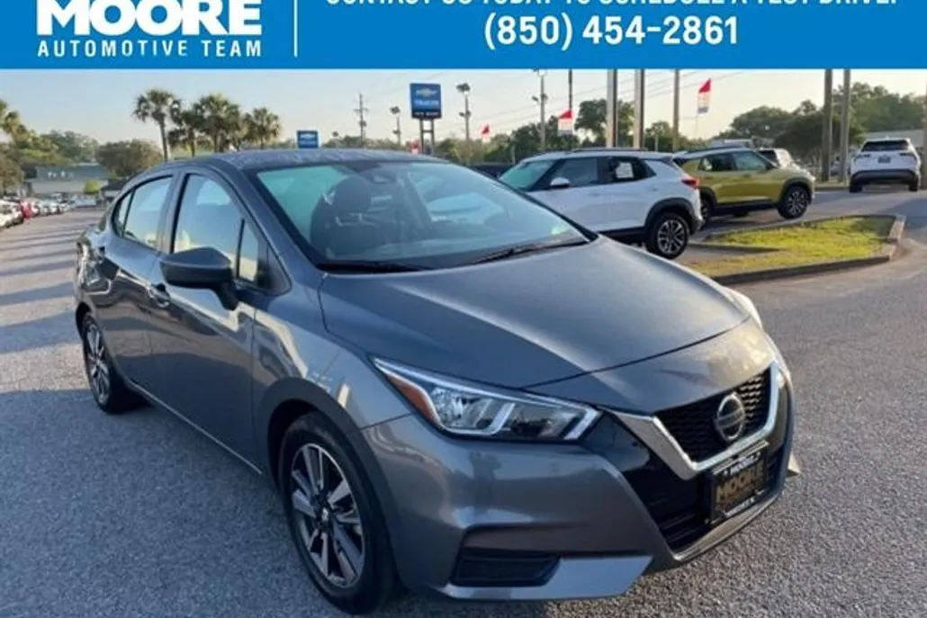 2022 Nissan Versa SV photo 1
